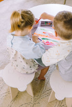 Load image into Gallery viewer, Ensemble table ronde et tabourets pour enfants kids round play table set with stools petit apprenti