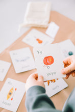 Load image into Gallery viewer, petit apprenti alphabet learning magnets learning cards for kids aimants d'apprentissage cartes d'apprentissage enfants