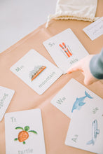 Load image into Gallery viewer, petit apprenti alphabet learning magnets learning cards for kids aimants d'apprentissage cartes d'apprentissage enfants