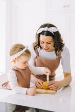 Charger l'image dans la galerie, petit apprenti pink modern adult mom apron tablier maman rose