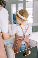 Charger l'image dans la galerie, petit apprenti pink modern children apron tablier enfant rose