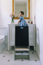 Charger l'image dans la galerie, petit apprenti tour d'apprentissage learning tower tour d’observation fabriquée au québec made in canada art easel observation tower 2-in-1 learning tower