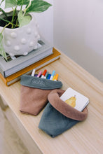 Charger l'image dans la galerie, magnetic pouch to hold chalkboard chalks