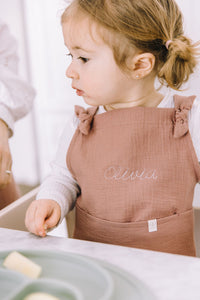 tablier pour enfant avec broderie, custom embroidered apron for children, kids apron