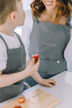 Load image into Gallery viewer, tablier personnalisable broderie, embroidered apron
