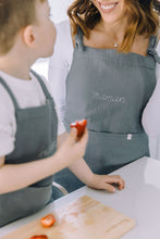 Load image into Gallery viewer, tablier personnalisable broderie, embroidered apron
