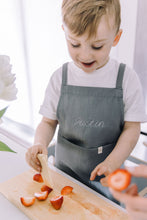 Load image into Gallery viewer, tablier pour enfant avec broderie, custom embroidered apron for children, kids apron
