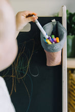 Charger l&#39;image dans la galerie, magnetic pouch to hold chalkboard chalks
